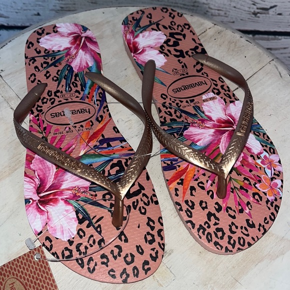 Havaianas Shoes - Havaianas NWT crocus rose animal print flip flops